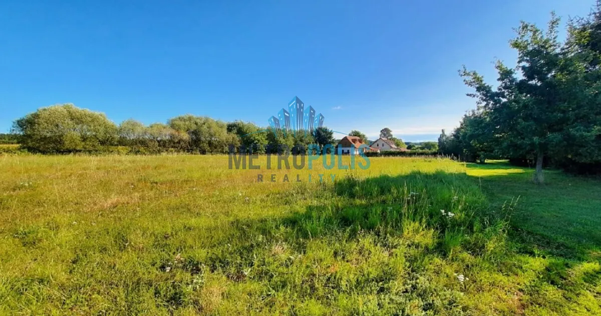 Prodej stavebního pozemku 4016 m²